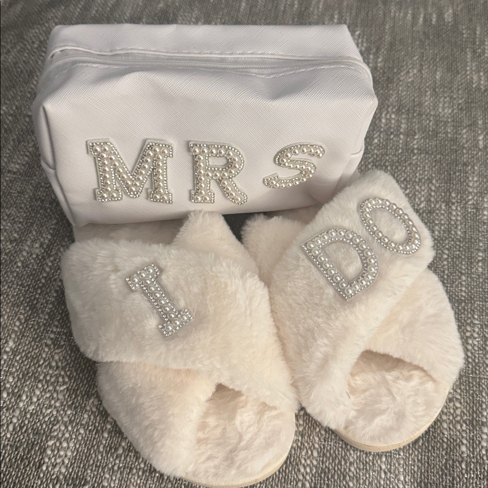 Source Unknown Cream Fuzzy Slippers & “MRS”Cosmetic bag with Pearl Accents